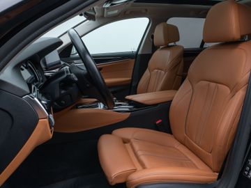 Fahrzeugabbildung BMW 540i xDr Tour Luxury Line HI-FI HUD DAB Panorama