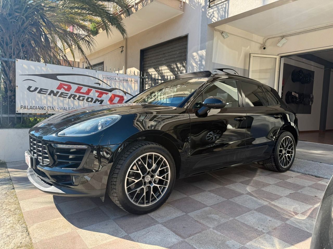 PORSCHE Macan