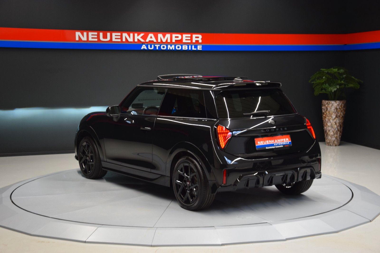 Fahrzeugabbildung MINI John Cooper Works Trim XL Pano H&K HUD Memory