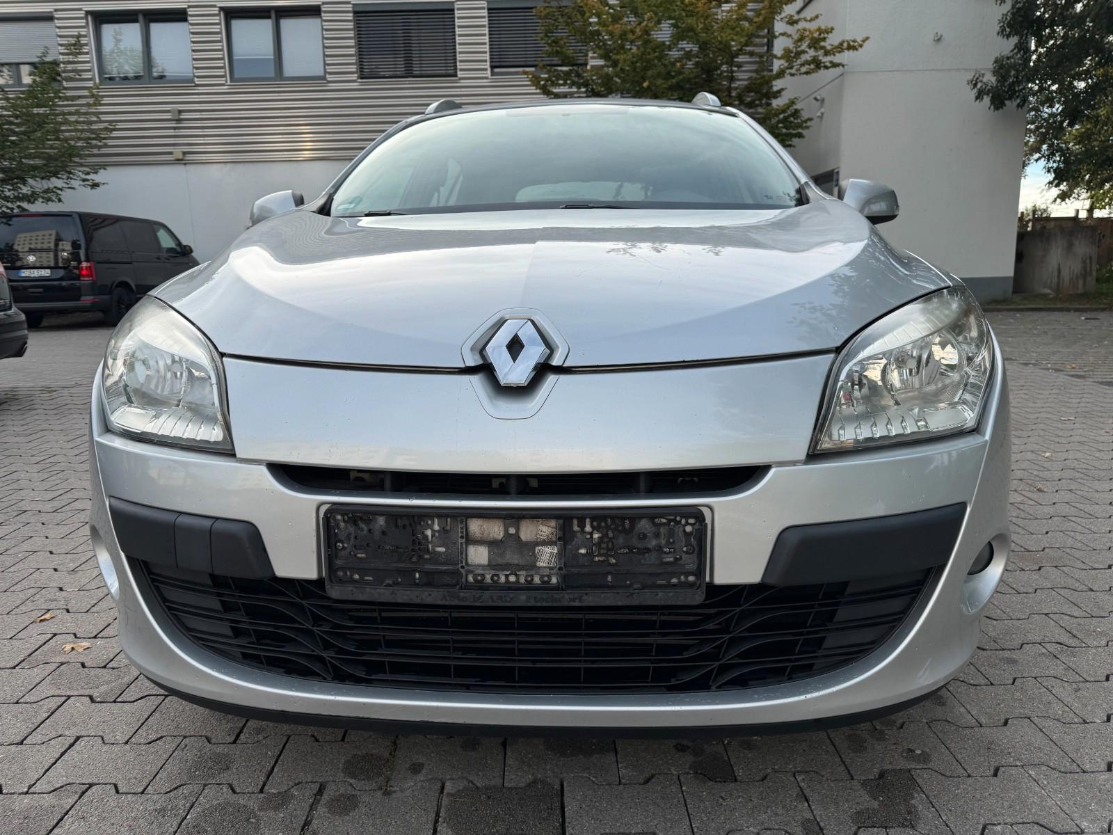 Renault Megane 2011 — photo 16