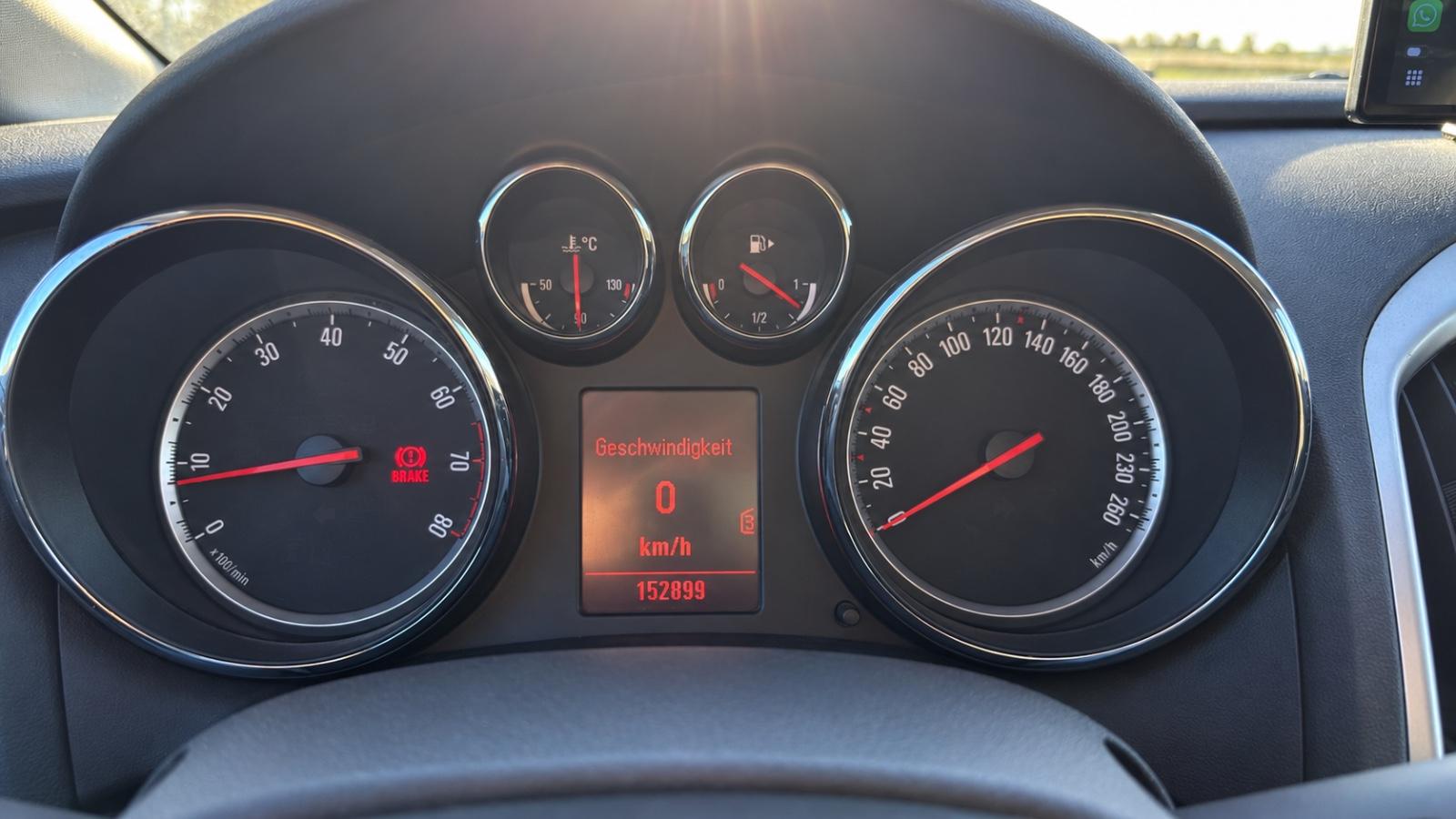 Opel Astra 2011 — photo 6