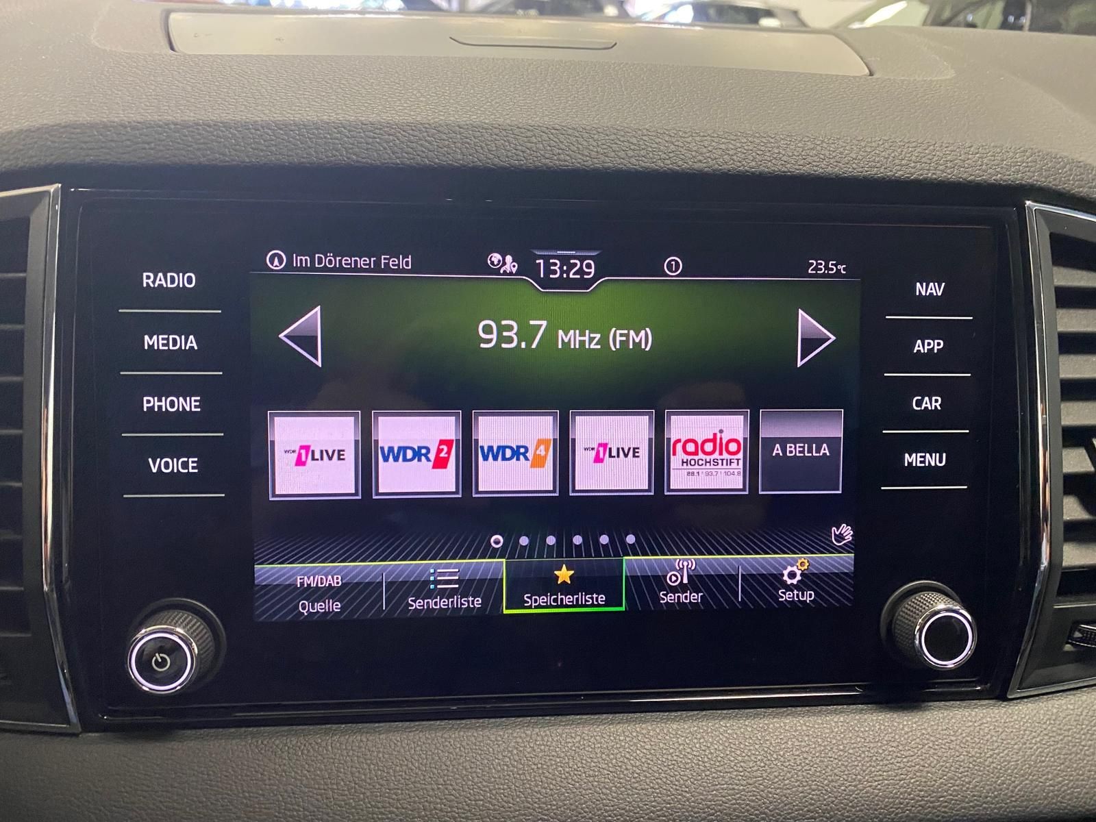 Fahrzeugabbildung SKODA Karoq 1.5 TSI +APP+KLIMA+ACC+RFK+PDC+NAVI+SITZHE
