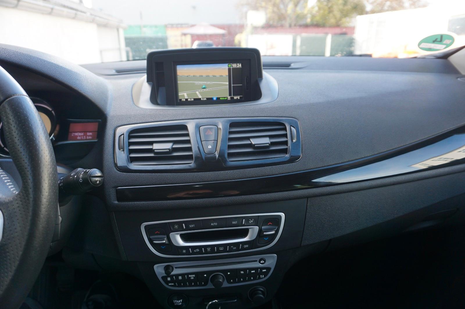 Renault Megane 2011 — photo 17
