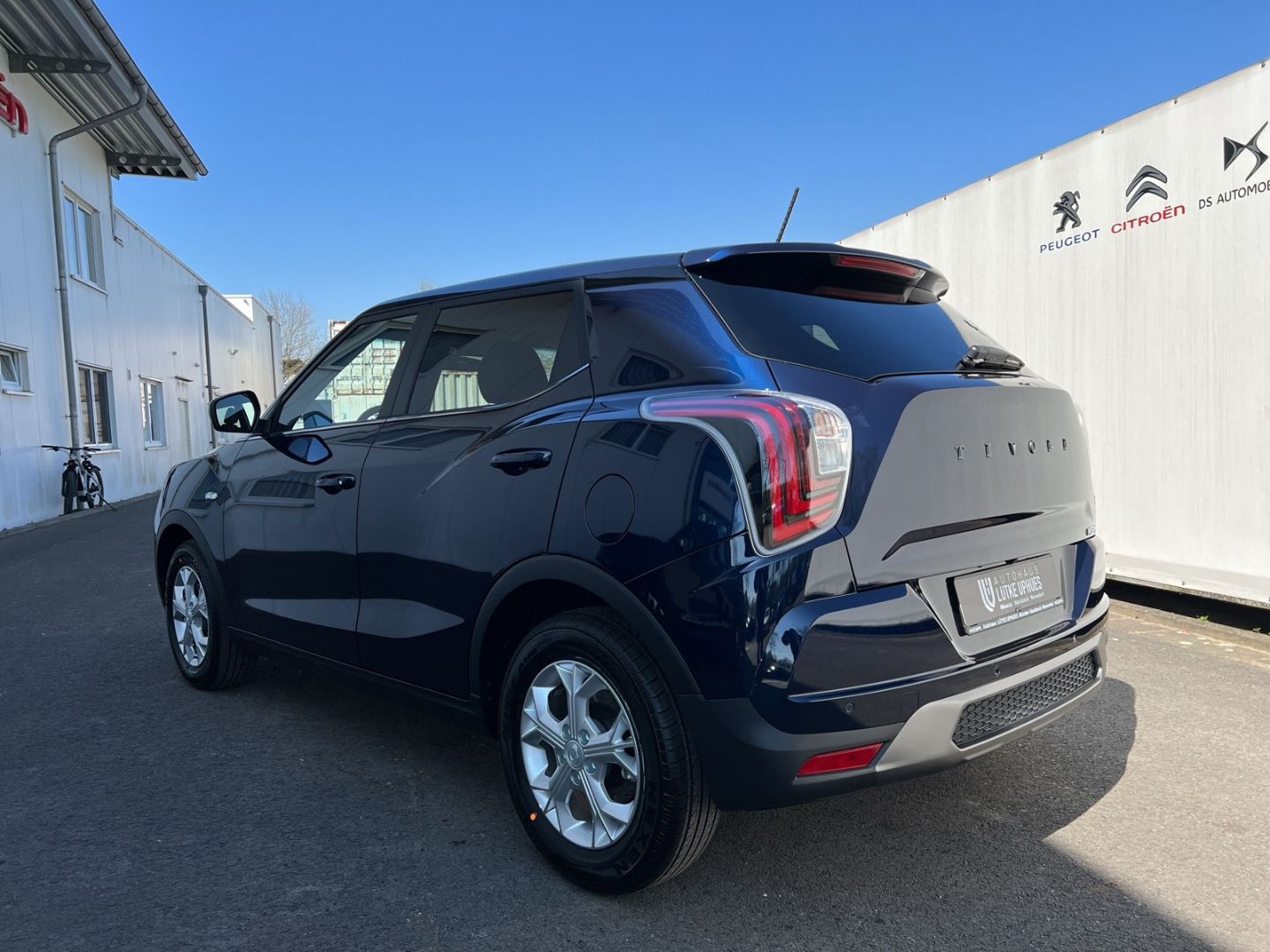 Fahrzeugabbildung Ssangyong Tivoli Nomad 2WD Automatik Navi LED CarPlay DAB