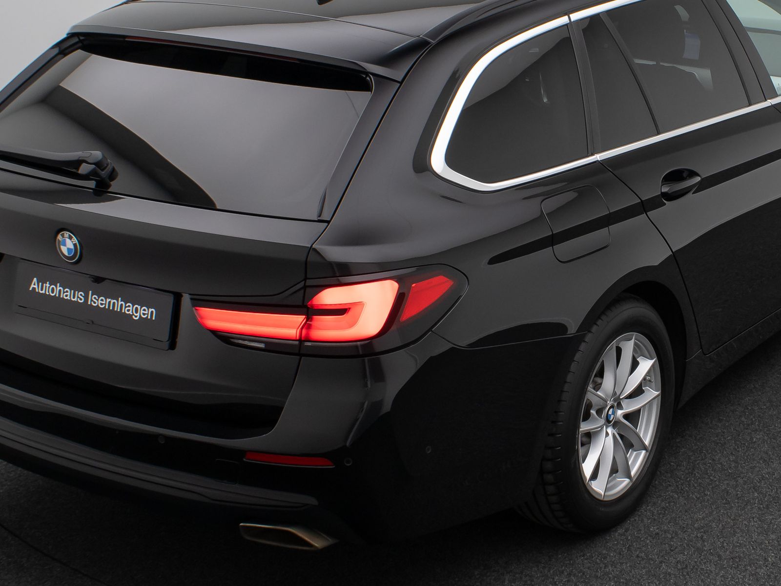 Fahrzeugabbildung BMW 530d xD Komfort DAB HUD Laser Kamera AHK HiFi