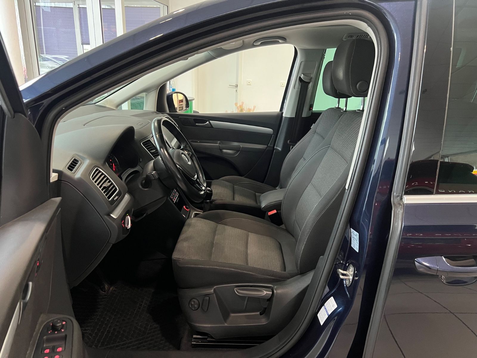 Fahrzeugabbildung Volkswagen Sharan 2.0 TDI Comfortline * PANO* R.KAMERA *AHK