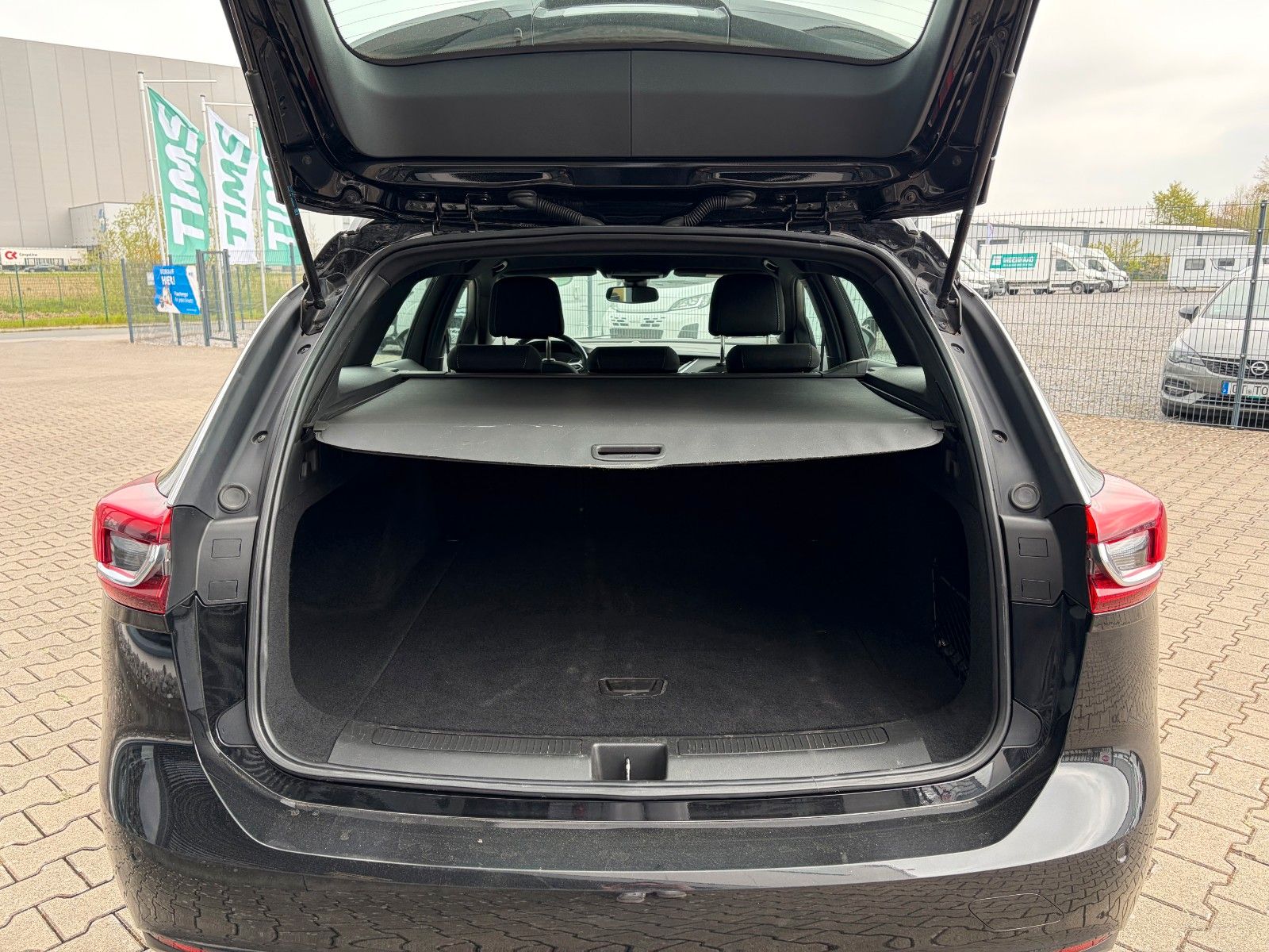Fahrzeugabbildung Opel Insignia B Sports Tourer CDTI Business Ed. Navi