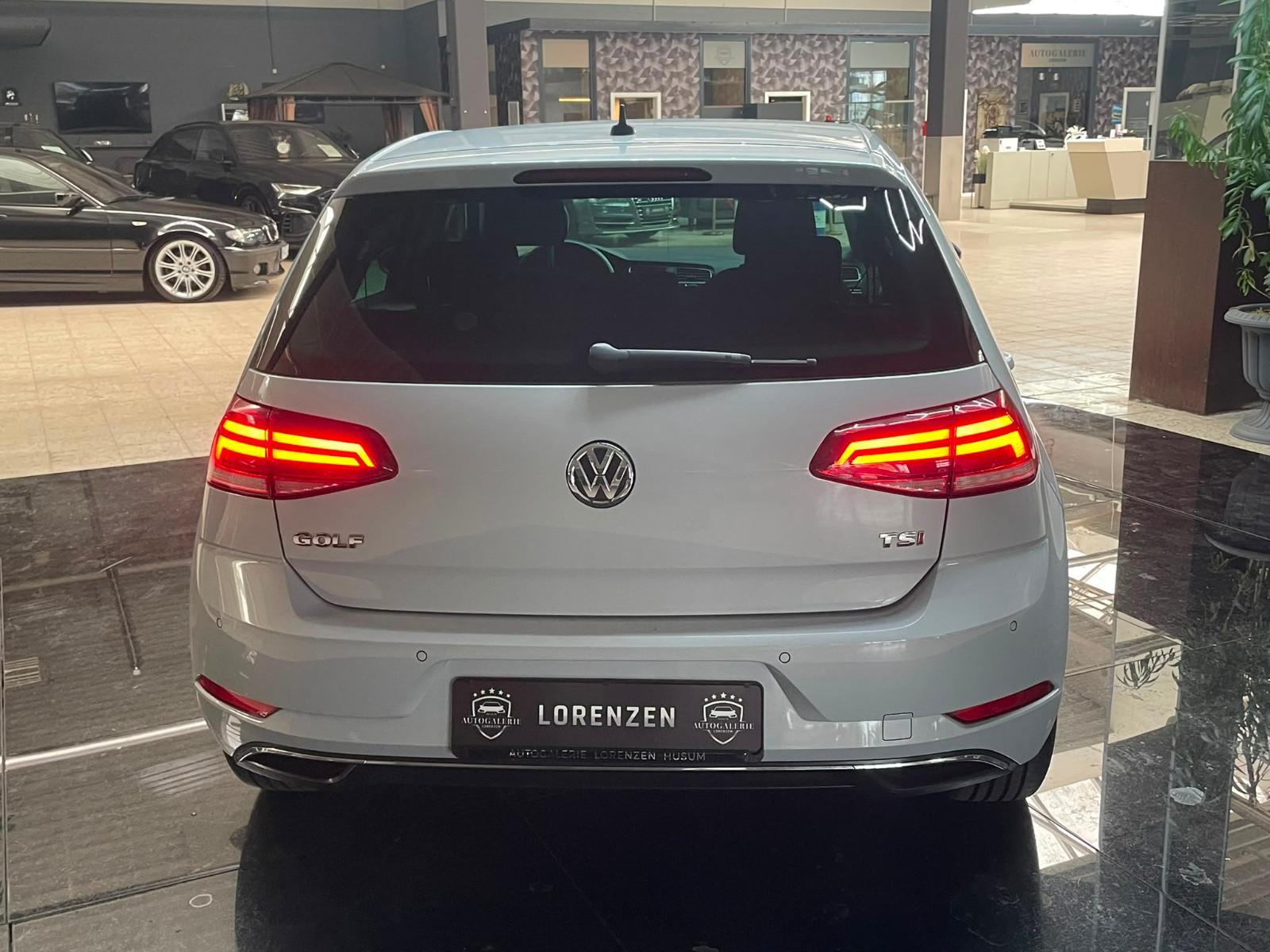 Volkswagen Golf VII Lim. Sound DSG / Carplay / Xenon