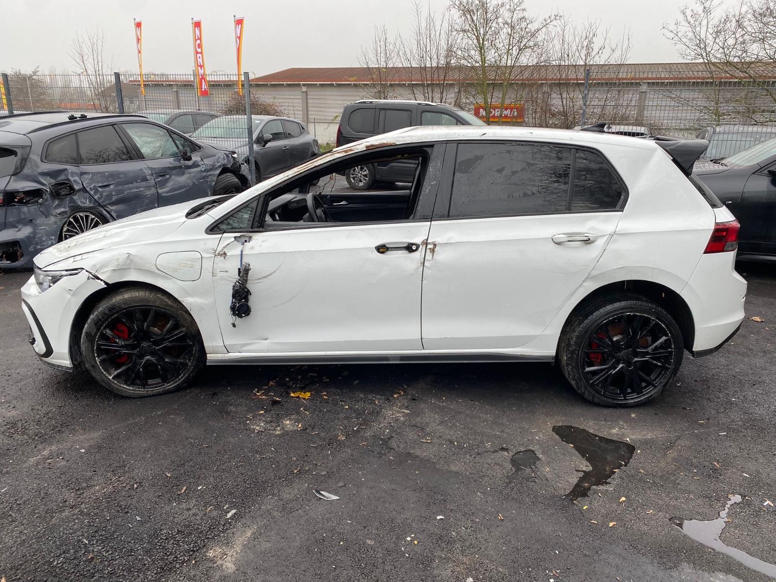 Volkswagen Golf VIII GTE /LED/AppleCar/SHZ/Kamera/ACC