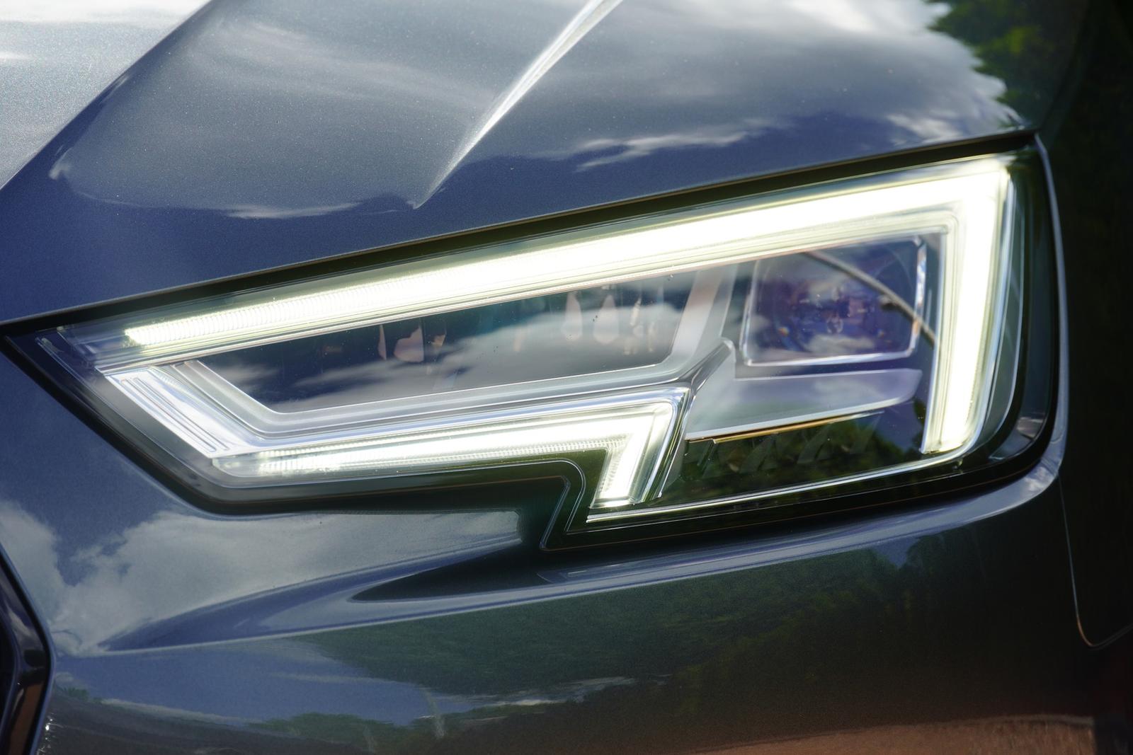 Audi A4 2.0 TFSI S-tronic S-Line LED ACC Navi Kamera