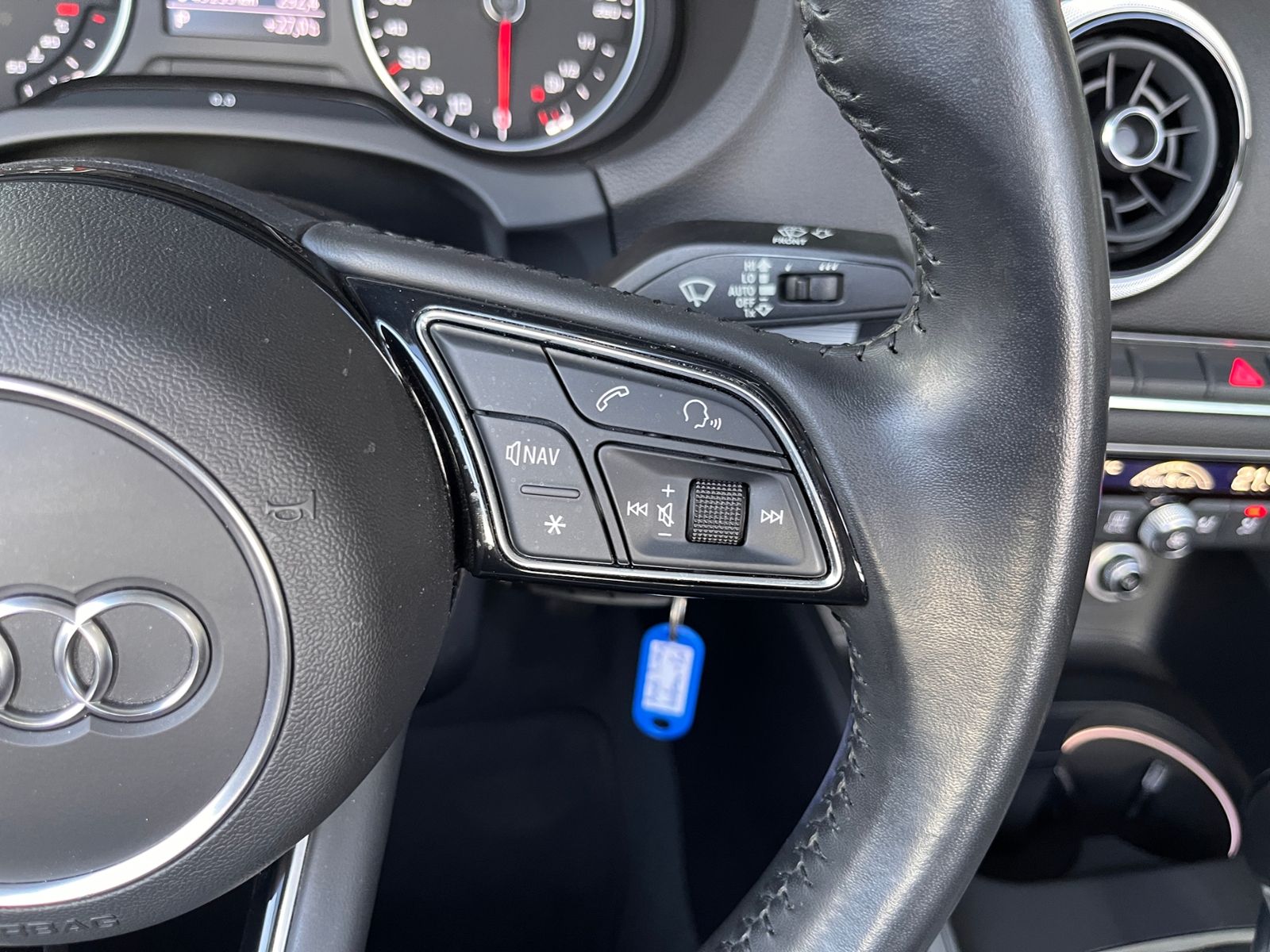Fahrzeugabbildung Audi A3 Cabriolet sport 1.5 TFSI XENON NAVI ALU