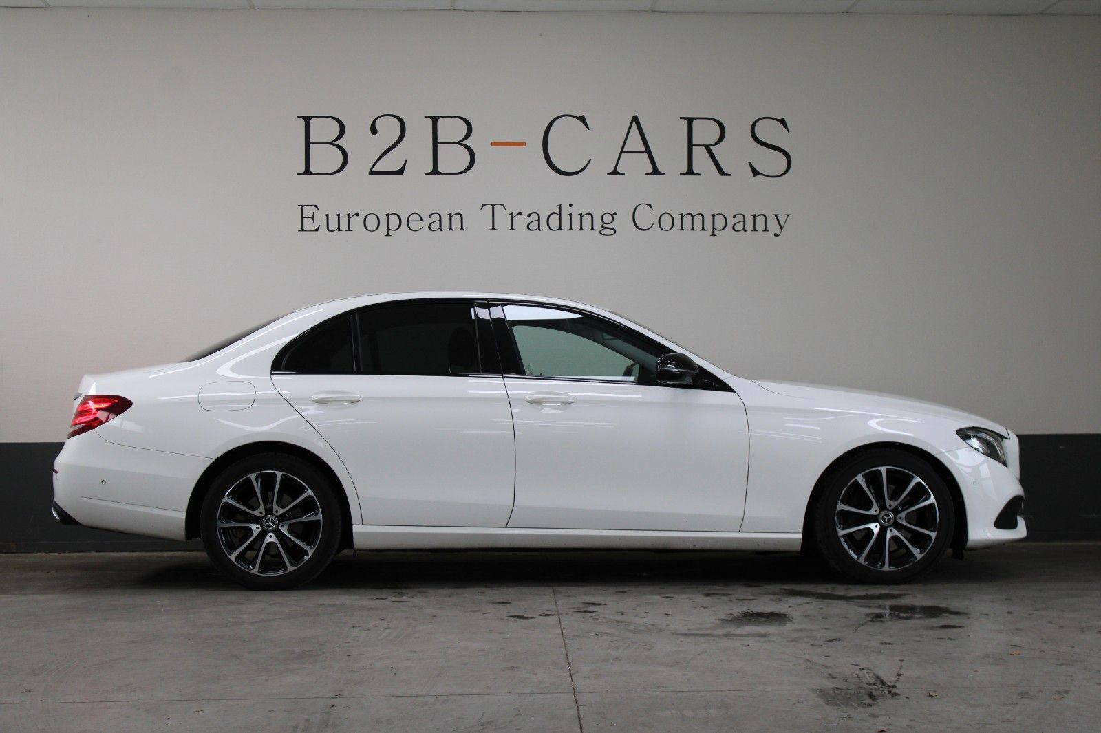 Mercedes-Benz E 300d Limo Autom Avantgarde -LED -Leder imagem 3