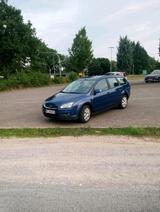 Ford Focus Ghia Kombi Wennig gelaufen 2jah... - Ford Focus aus 2006: Kombi