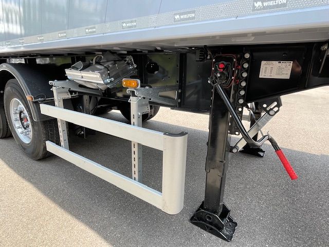 Fahrzeugabbildung Wielton Bulk Master 3-Achs-Kippsattelauflieger 47 cbm