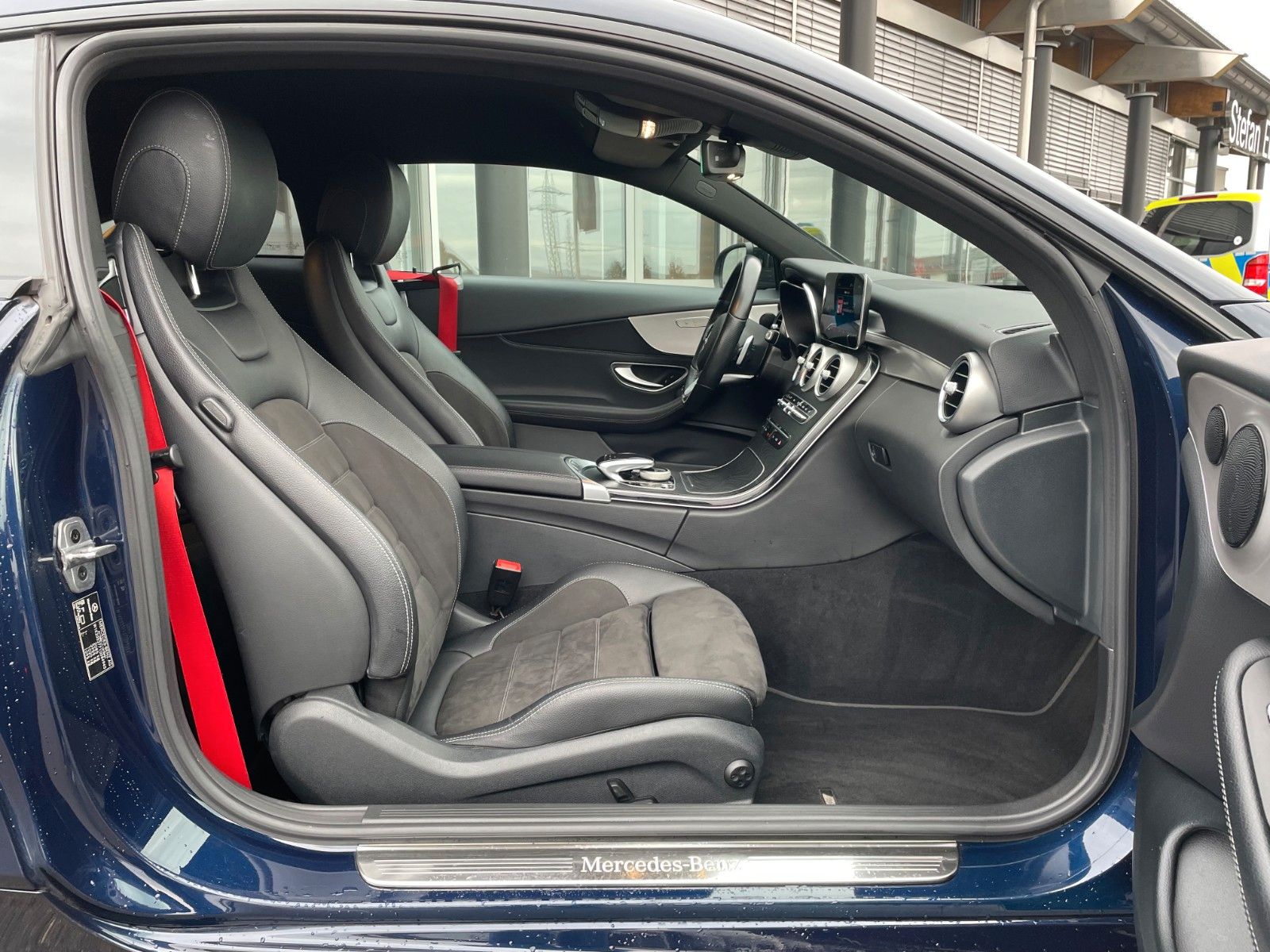 Fahrzeugabbildung Mercedes-Benz C 200 AMG Night+ToTW+R-Kamera+Carpaly+DAB+19"