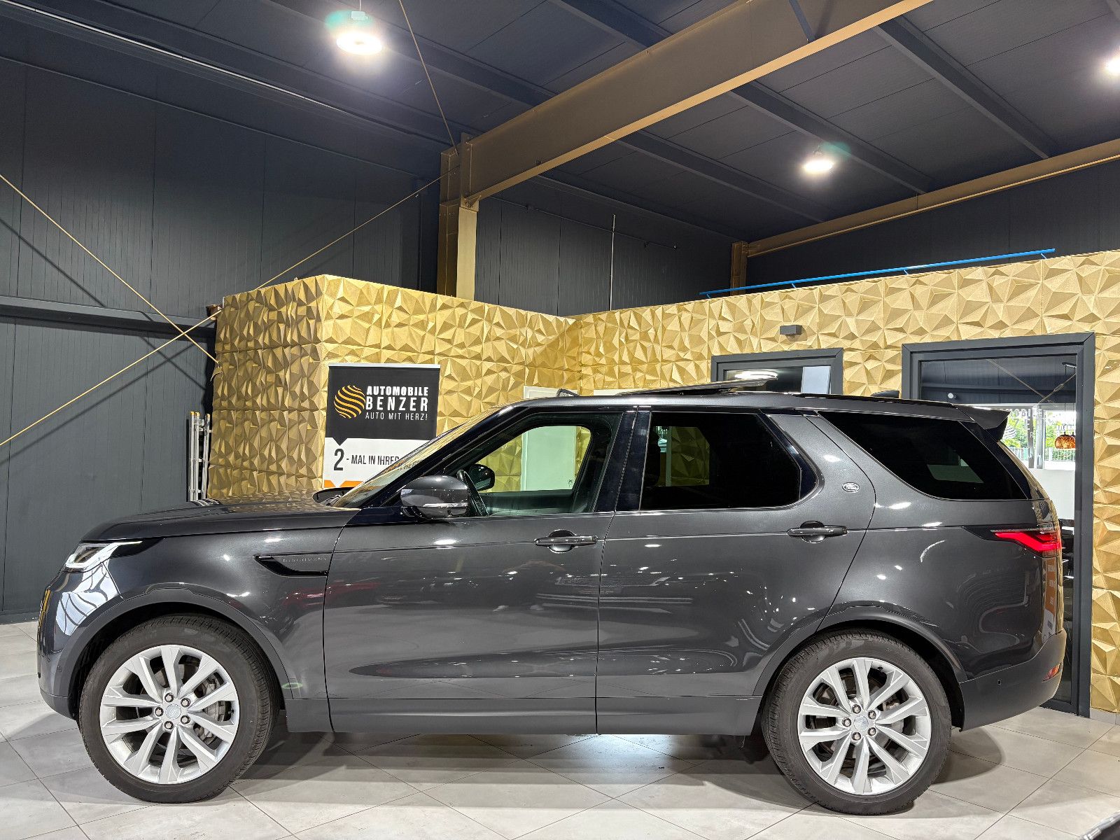 Fahrzeugabbildung Land Rover Discovery 5 SE D250 AWD/PANO/ACC/360°/APPLE/AHK/