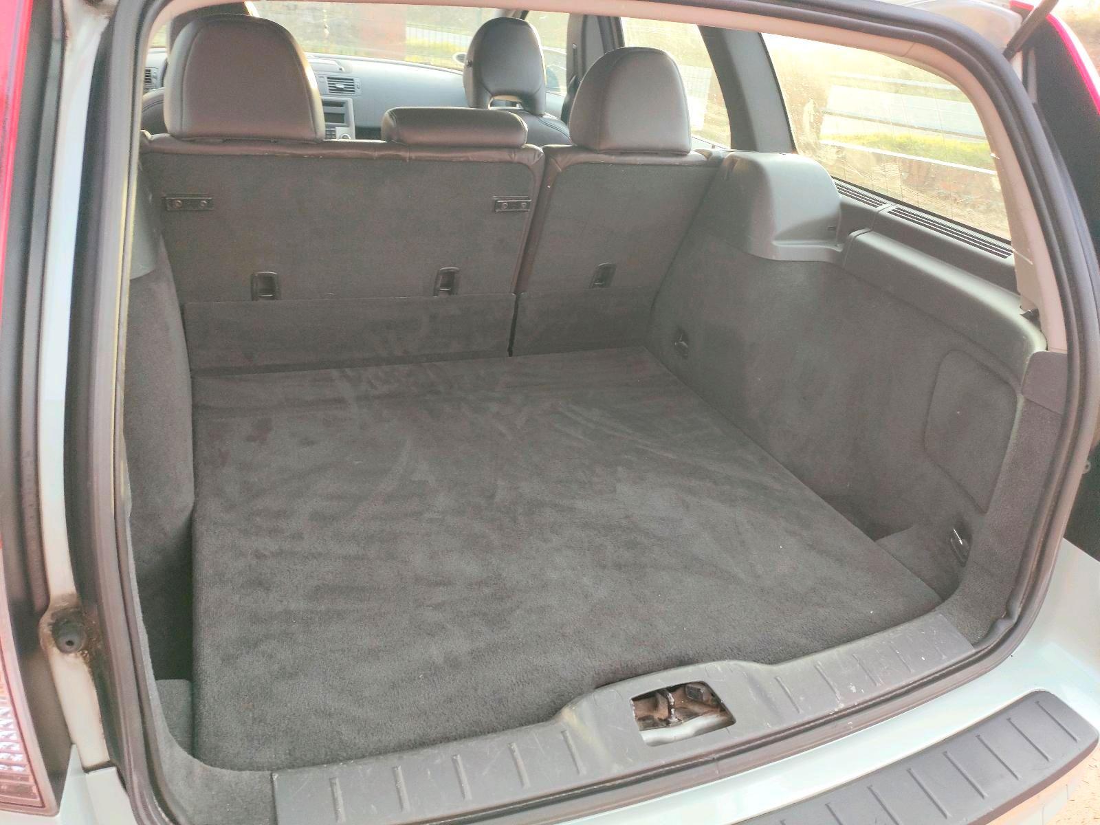 Volvo V50 2011 — photo 10