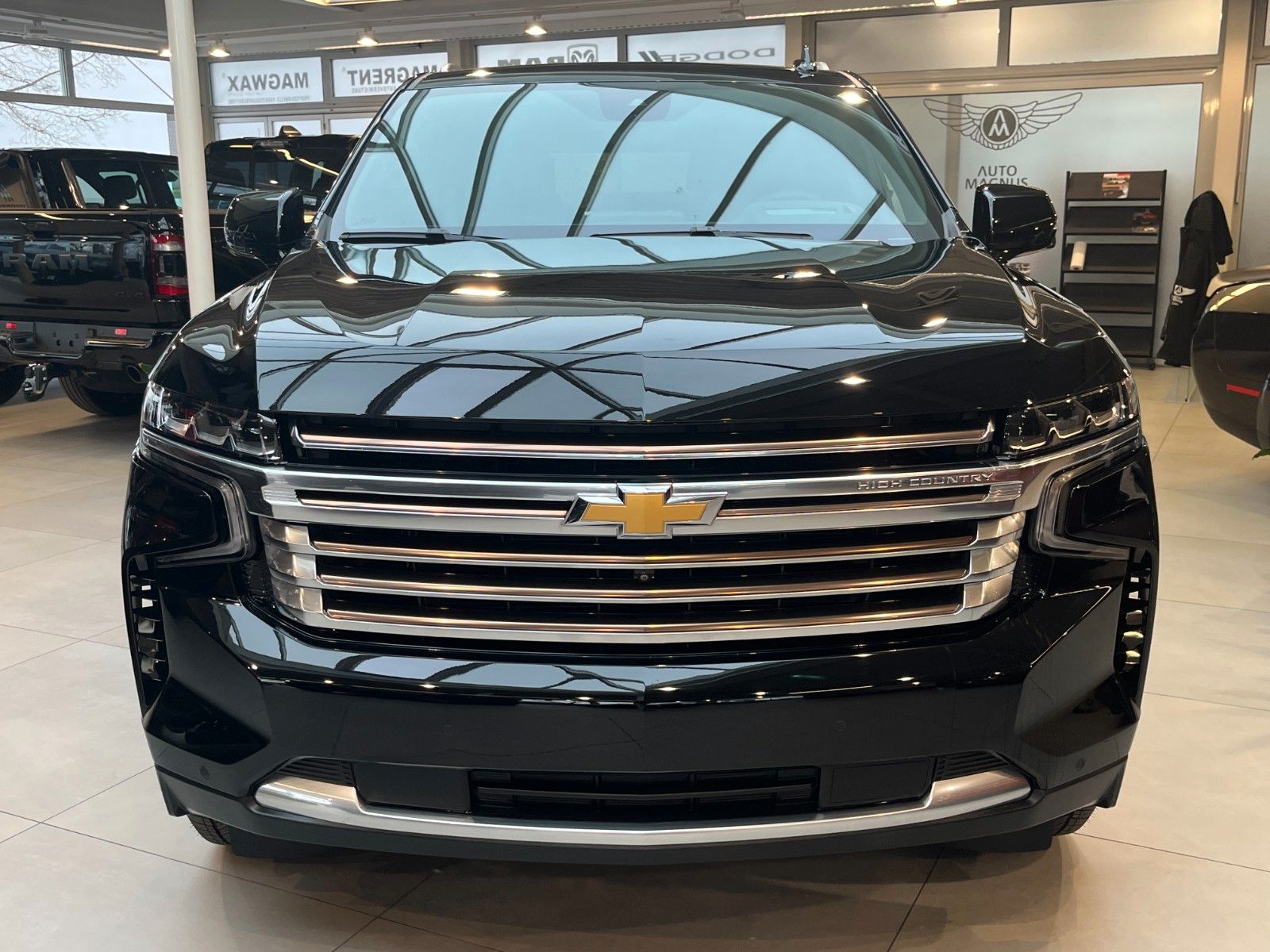 Fahrzeugabbildung Chevrolet Suburban High Country 6.2 *AHK*Pano*360°