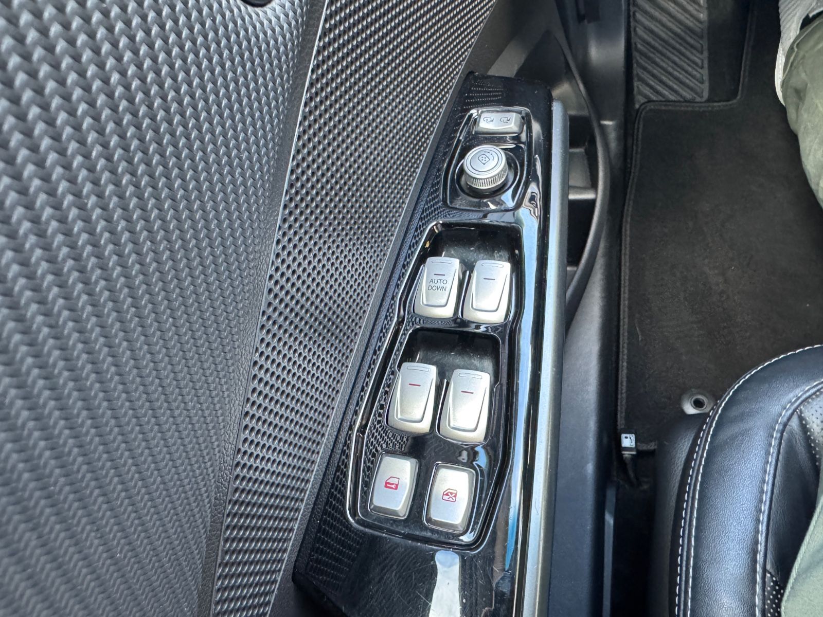 Fahrzeugabbildung Ssangyong XLV 4x4 Leder+Navi+Sitzheizung+18Zoll+Kamera