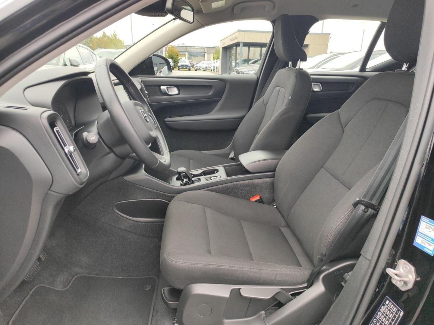 Volvo XC40 B3 Momentum Core 2WD Navi Digitales Cockpit