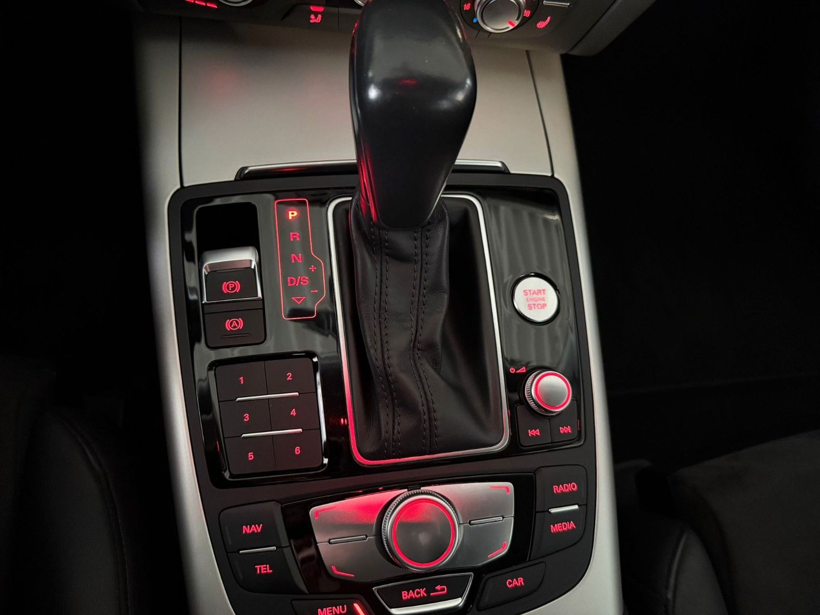 Fahrzeugabbildung Audi A6 Avant 2.0 TDI quattro S-LINE/NAVI/SPORT/Nappa