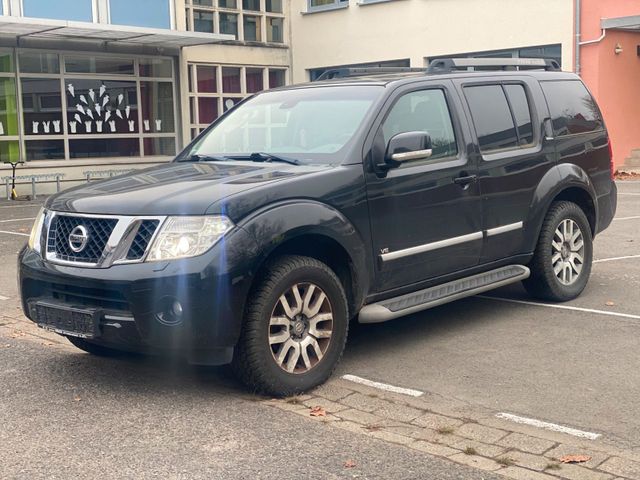 Nissan Patfinder  4/4 Automatik 3.0  7 sizer