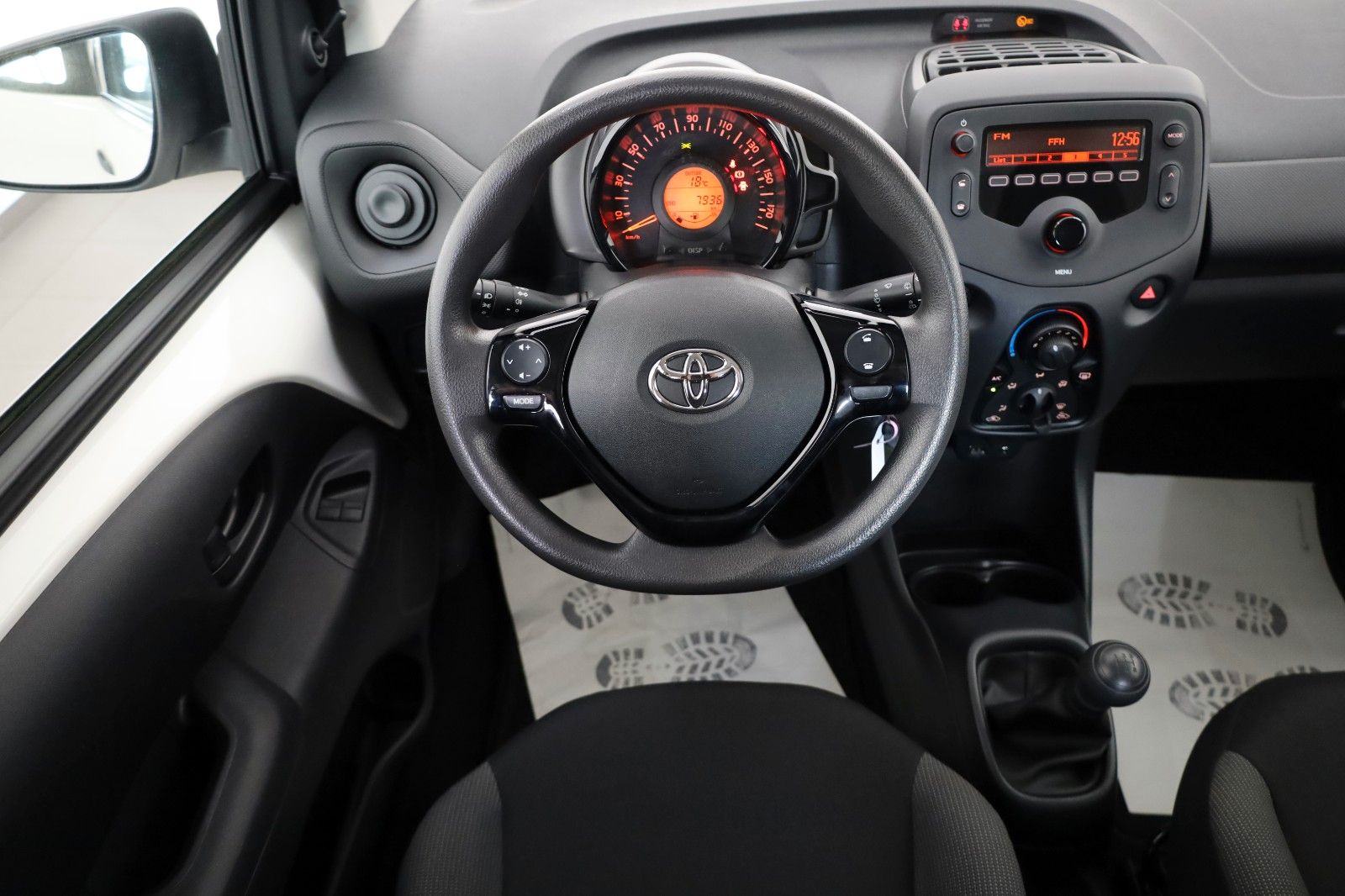 Fahrzeugabbildung Toyota Aygo AYGO x Modellpflege,Klima, 8 fach bereift!