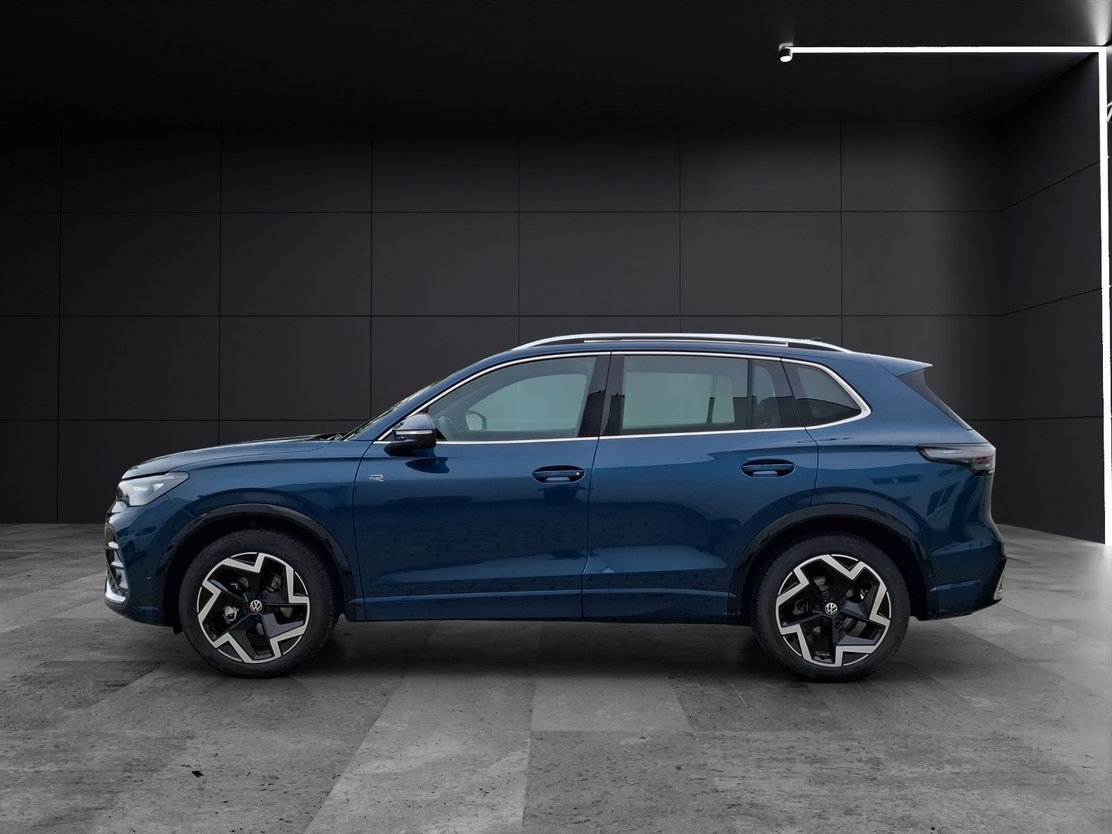 Fahrzeugabbildung Volkswagen Tiguan eTSI R-Line DSG Standhzg. Matrix AHK Navi