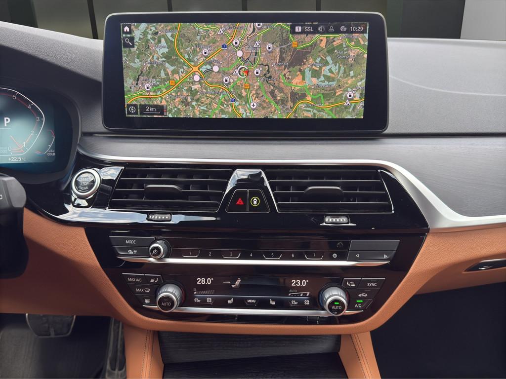 BMW 530i T. M-SPORT LASER NAVI PANO KAMERA 19" AHK