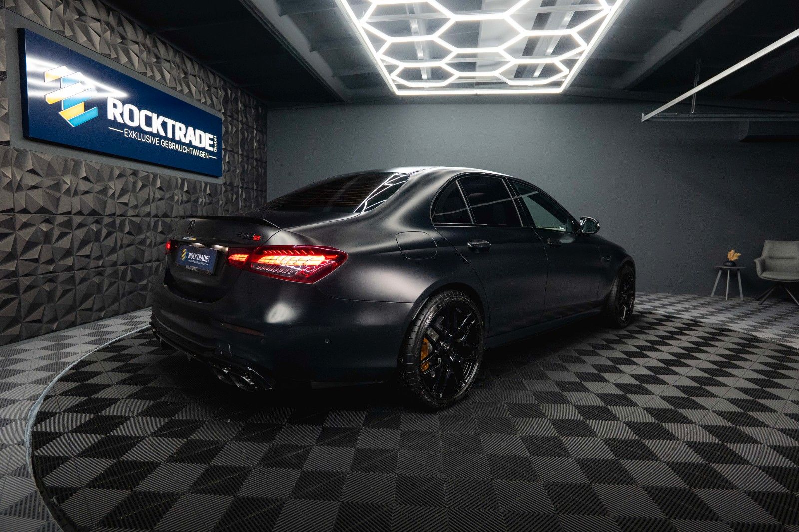 Fahrzeugabbildung Mercedes-Benz E 63 S AMG 4Matic+ Performance Night-Paket *ACC*
