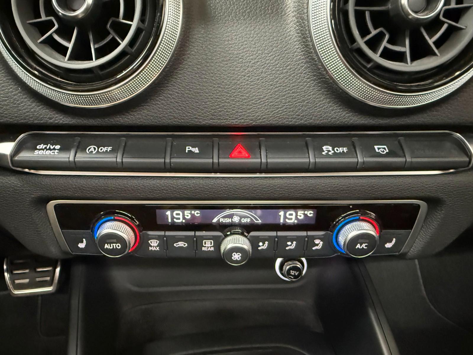 Audi RS 3 Sportback 2.5 TFSI Quattro*SCHALE*PANO*KAME