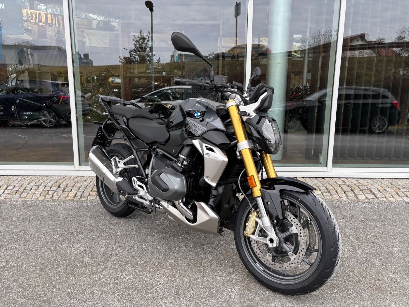 Fahrzeugabbildung BMW R 1250 R Triple Black 3 Pakete