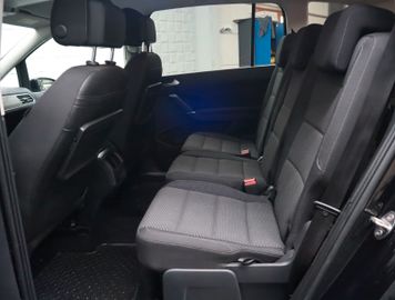Volkswagen Touran - 11