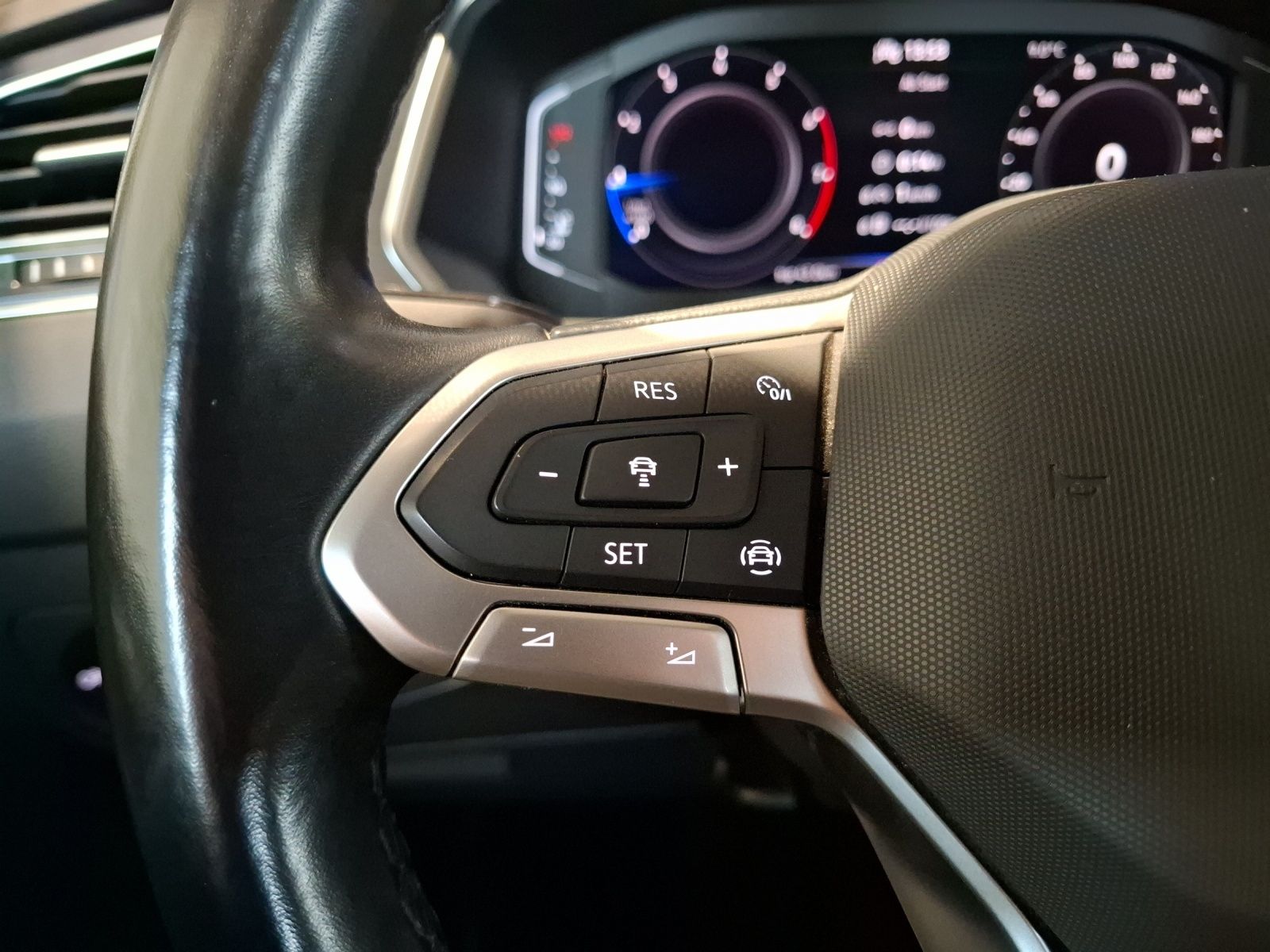 Fahrzeugabbildung Volkswagen Tiguan Allspace TSI Life LED APP AID ACC PDC SH
