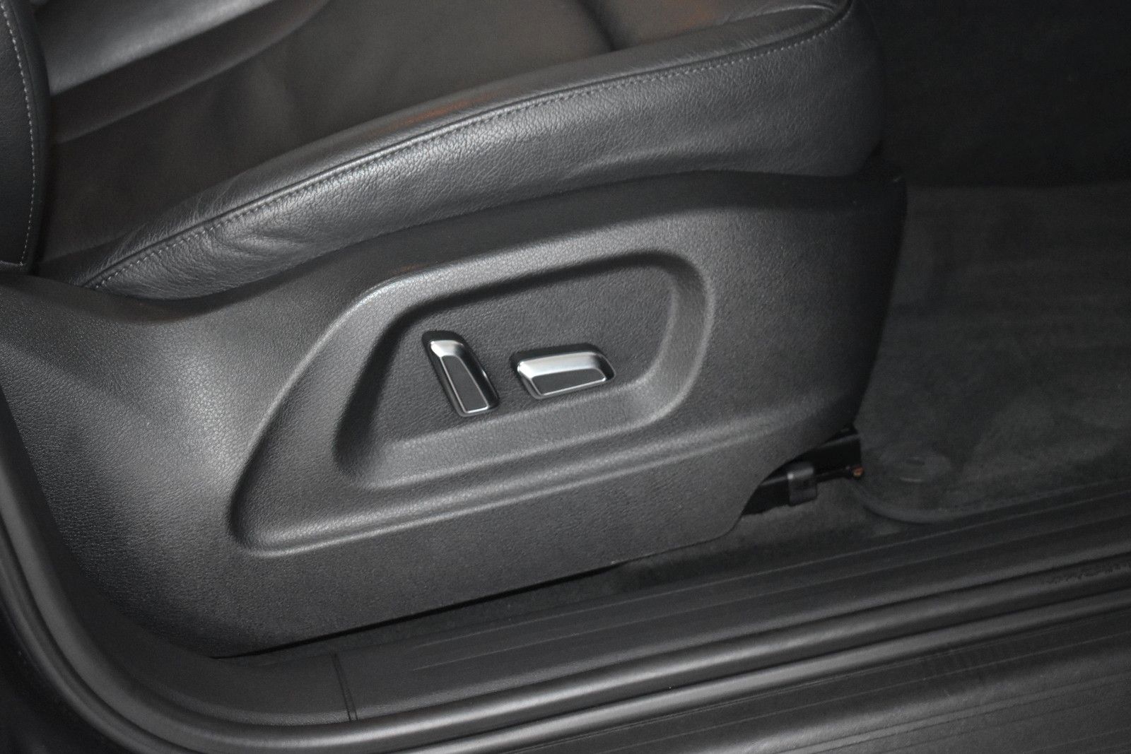Fahrzeugabbildung Audi Q5 2.0 TFSI tiptronic quattro Panorama Leder AHK