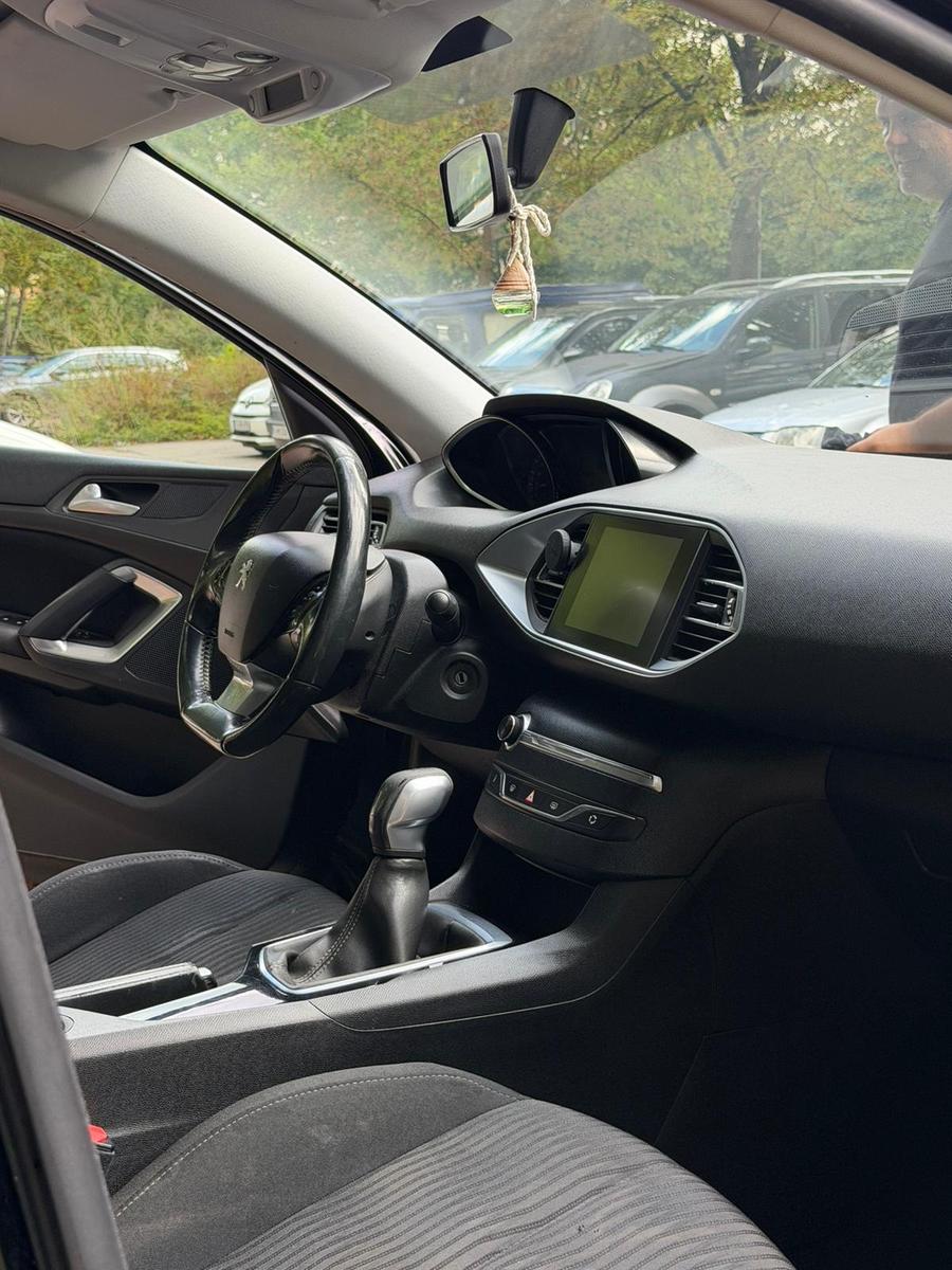 Peugeot 308 2014 — photo 8