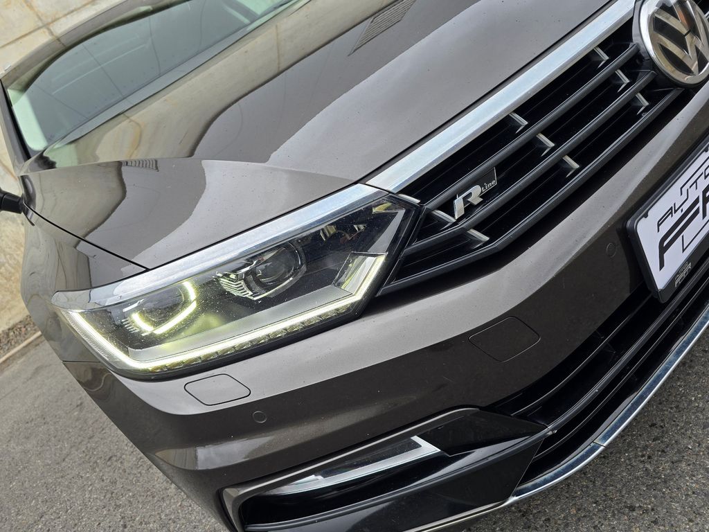 VW Passat Variant R-Line 2.0TDI 150PS DSG Pano DAB VW Passat Variant R-Line 2.0TDI 150PS DSG Pano DAB
