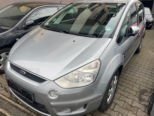 Ford S-Max S-MAX Ambiente, 8-fach bereift