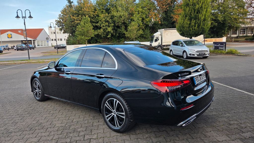 Image of Mercedes-Benz E 220