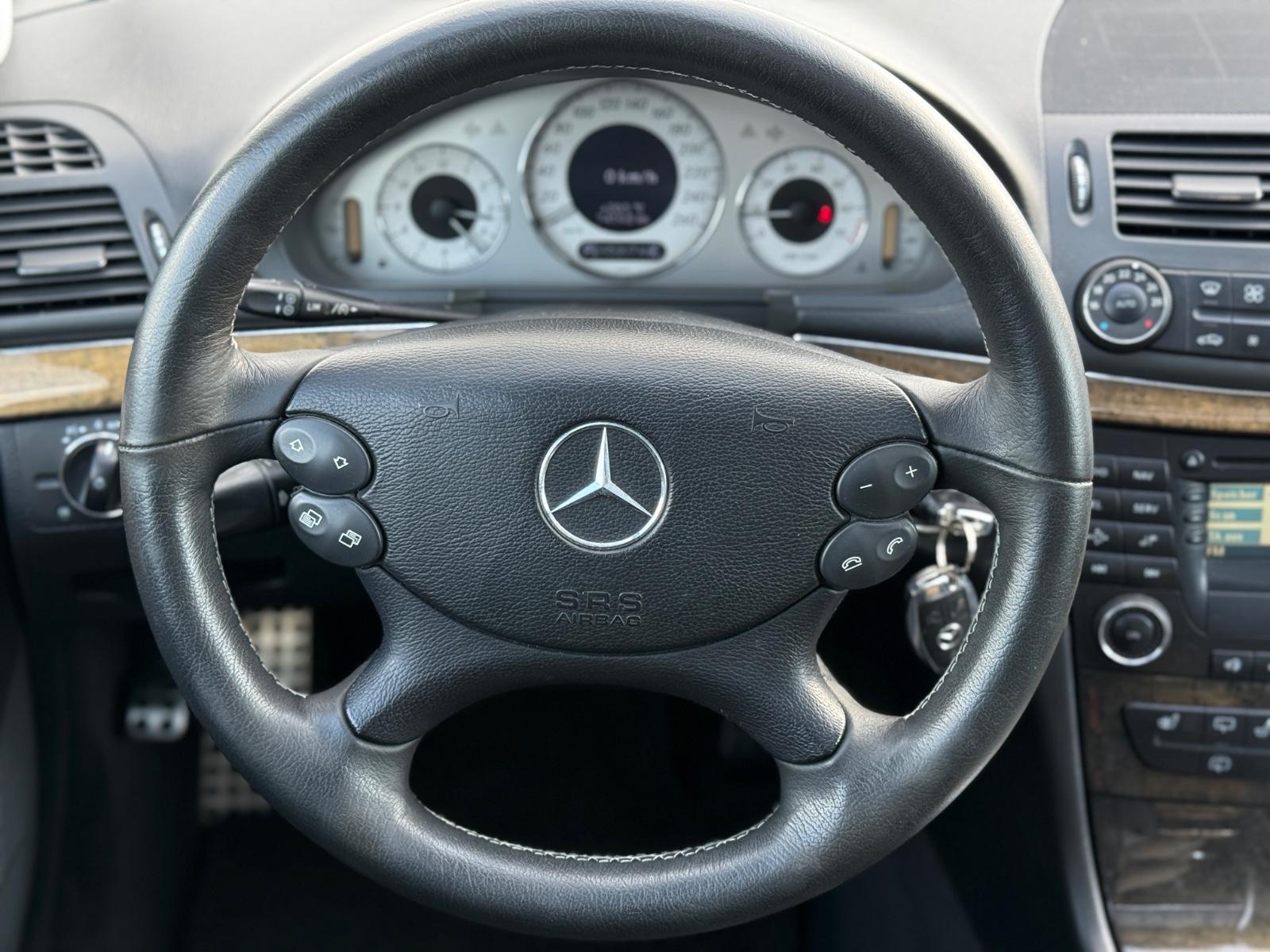 Mercedes-Benz E350 2005 — photo 12