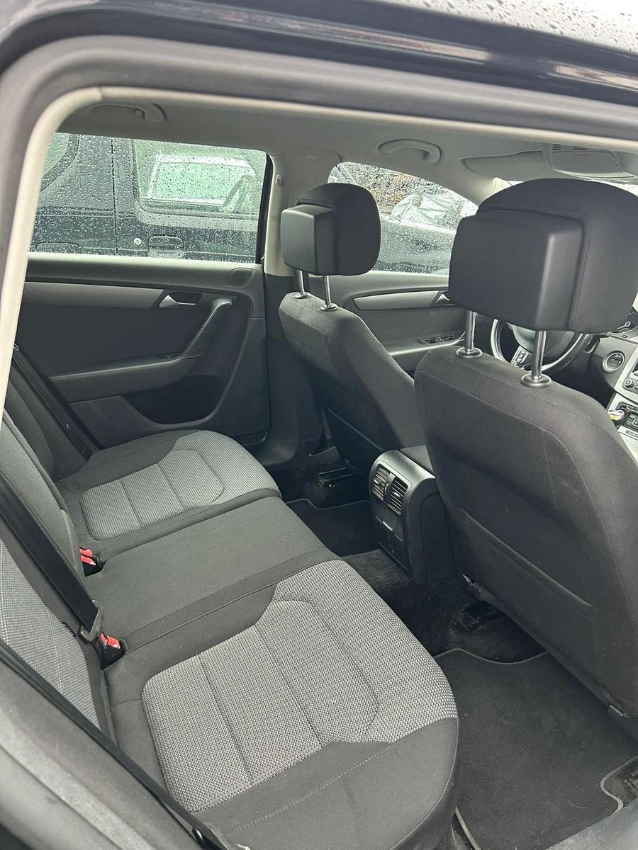 Volkswagen Passat 2011 — photo 6