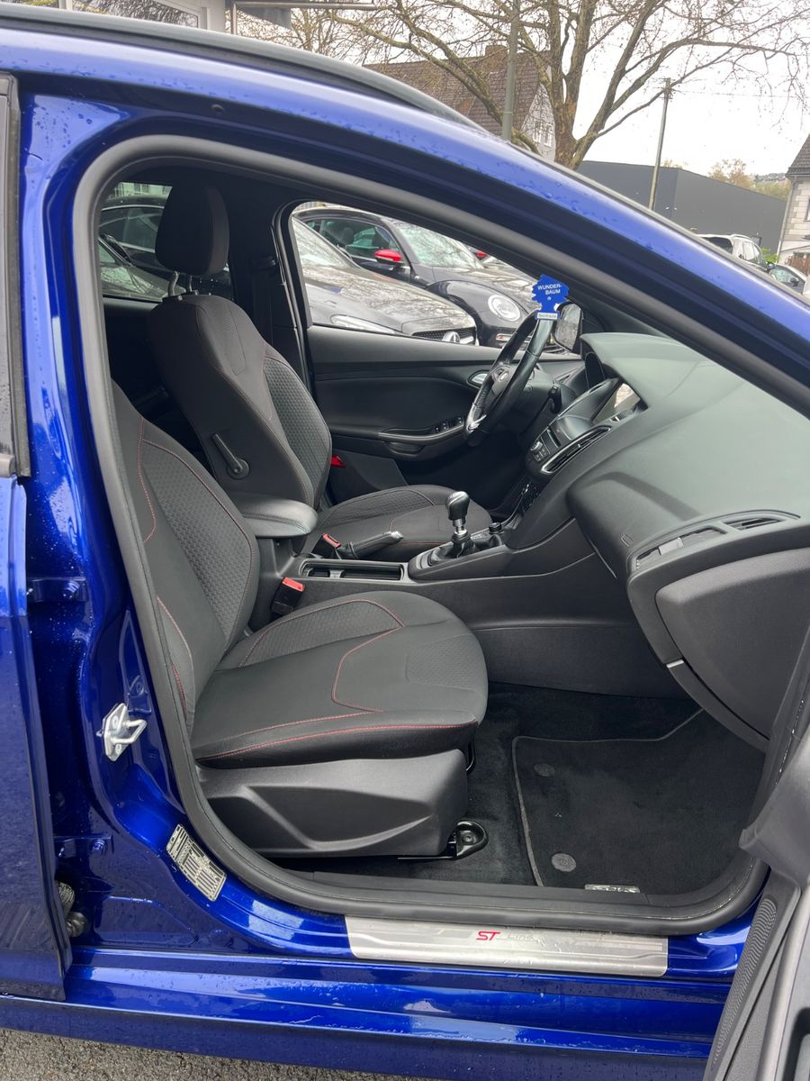 Fahrzeugabbildung Ford Focus Turnier 1.5 ST-Line *RÜCKFAHRKAMERA*