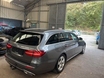 Mercedes E 200 - 4