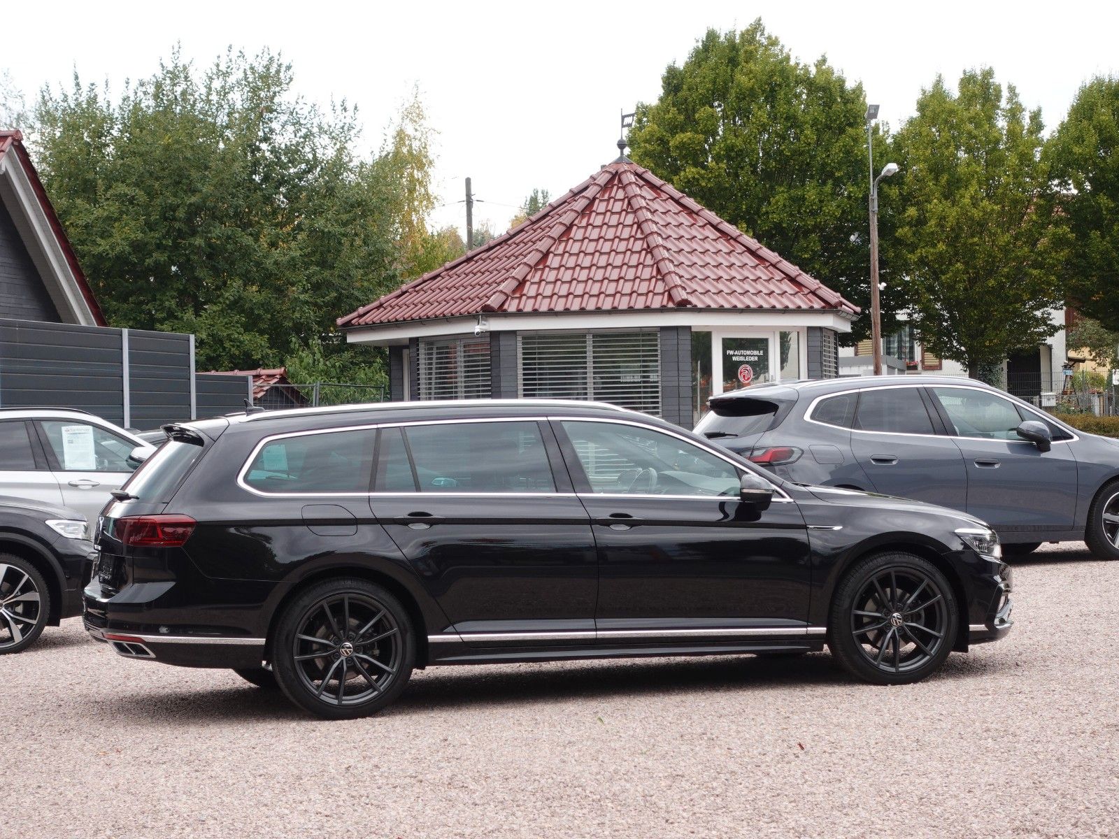 Fahrzeugabbildung Volkswagen Passat Variant 1.5 TSI OPF DSG R Line Pano/HarmK