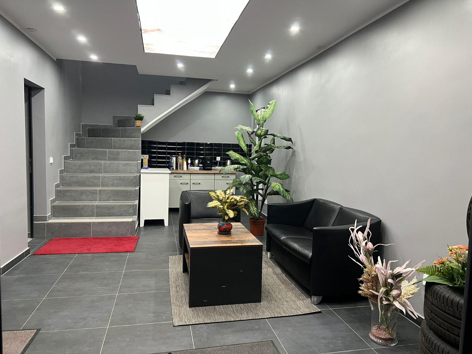 showroom-image-top