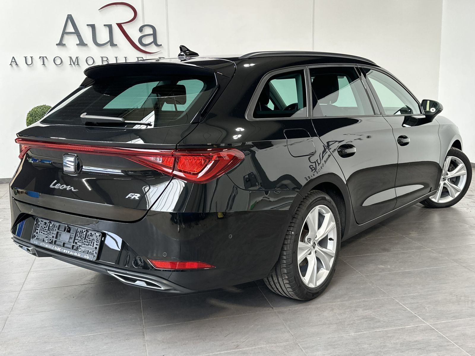 Fahrzeugabbildung SEAT Leon Sportstourer 2.0 TDI FR NAV+LED+V-COCK+PLA