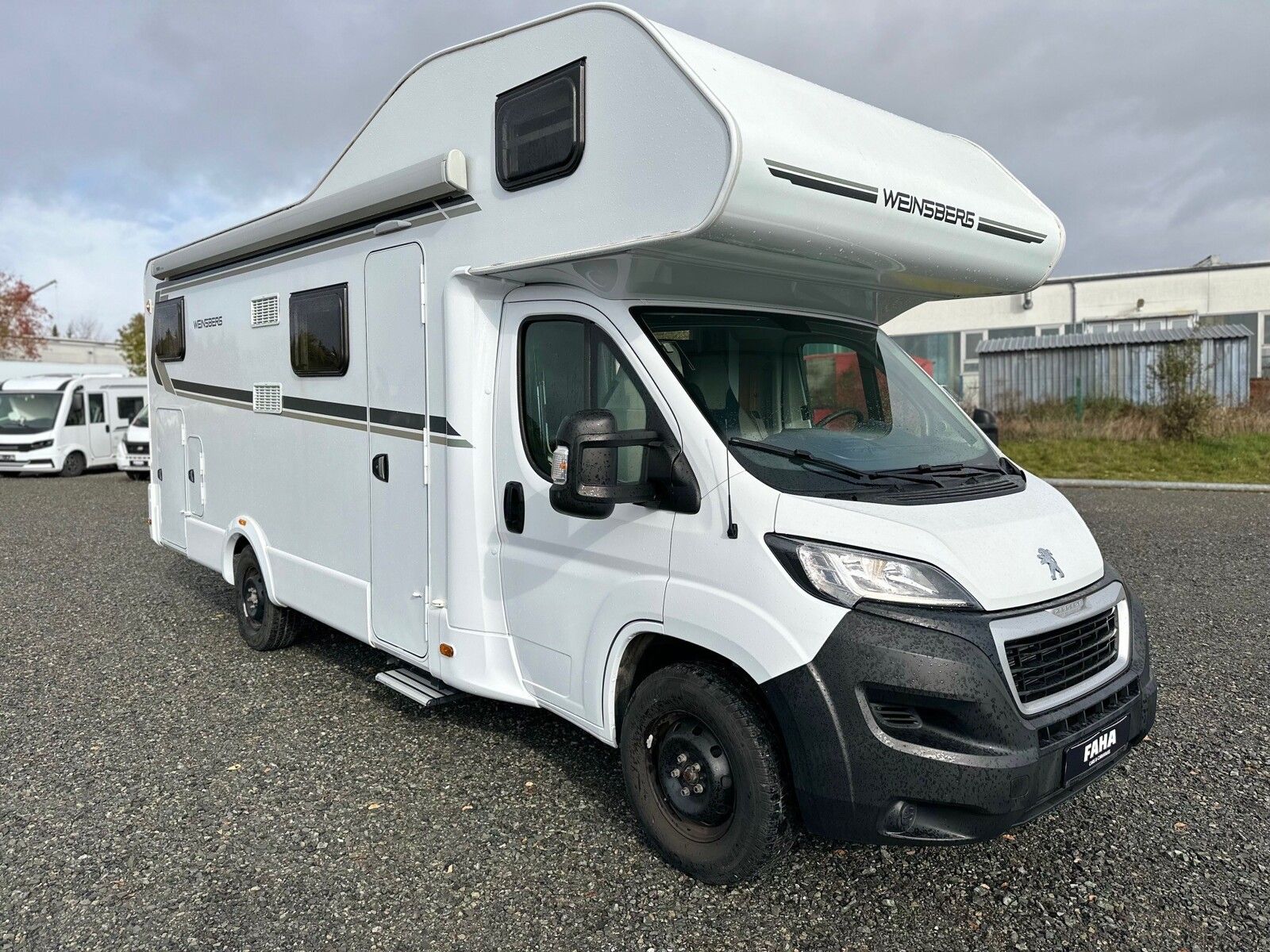 Fahrzeugabbildung Weinsberg CaraHome 700 DG 5 Sitzplätze Alkoven Familie