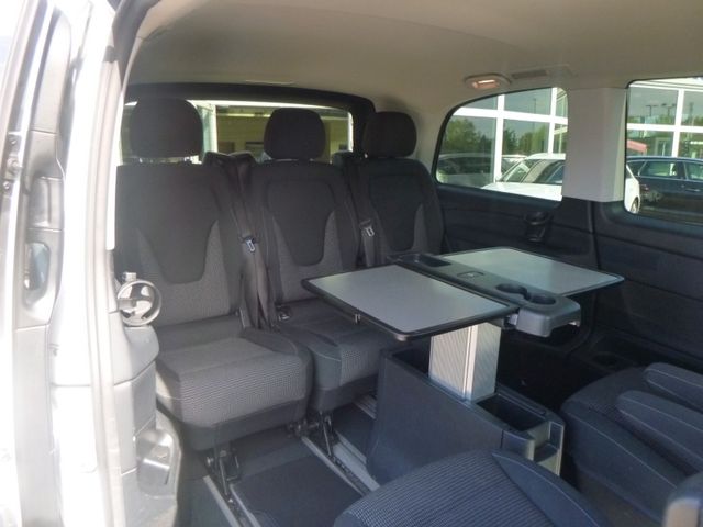 Fahrzeugabbildung Mercedes-Benz V 220 d RISE kompakt >7Sitze/Tisch/AUT/AHK/NAVI<