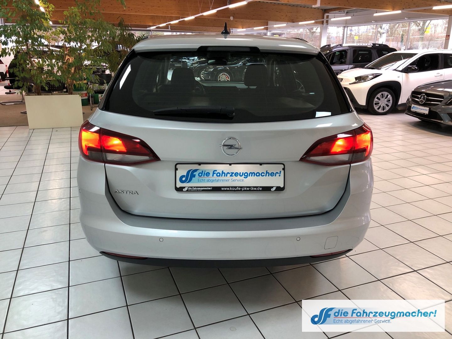 Fahrzeugabbildung Opel Astra K Sports Tourer Edition 1.4 Turbo Navi App