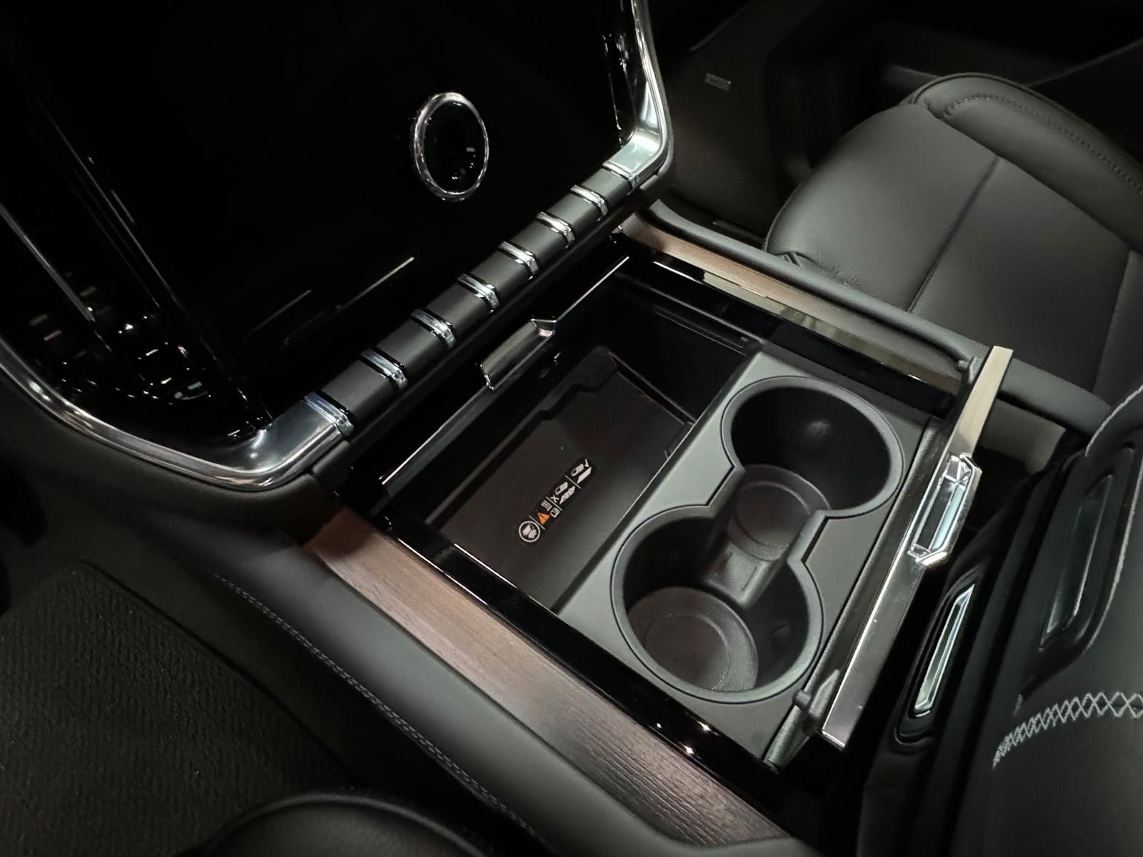 Fahrzeugabbildung GMC YUKON DENALI 2026-24" RÄDER, ENTERTAINMENT